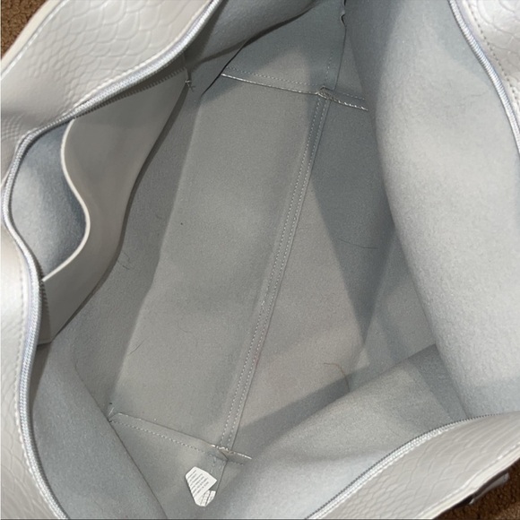 Bath and Body Works Full Zip Tote Bag Large - Picture 2 of 9